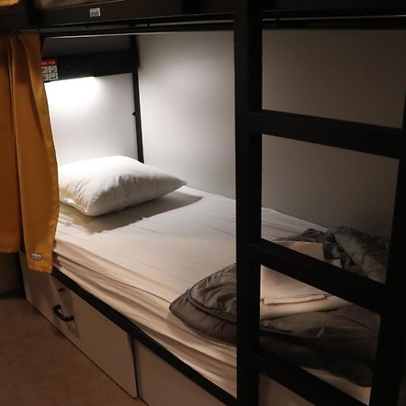 Hi Jacques Brel Hostel Brussels Luaran gambar
