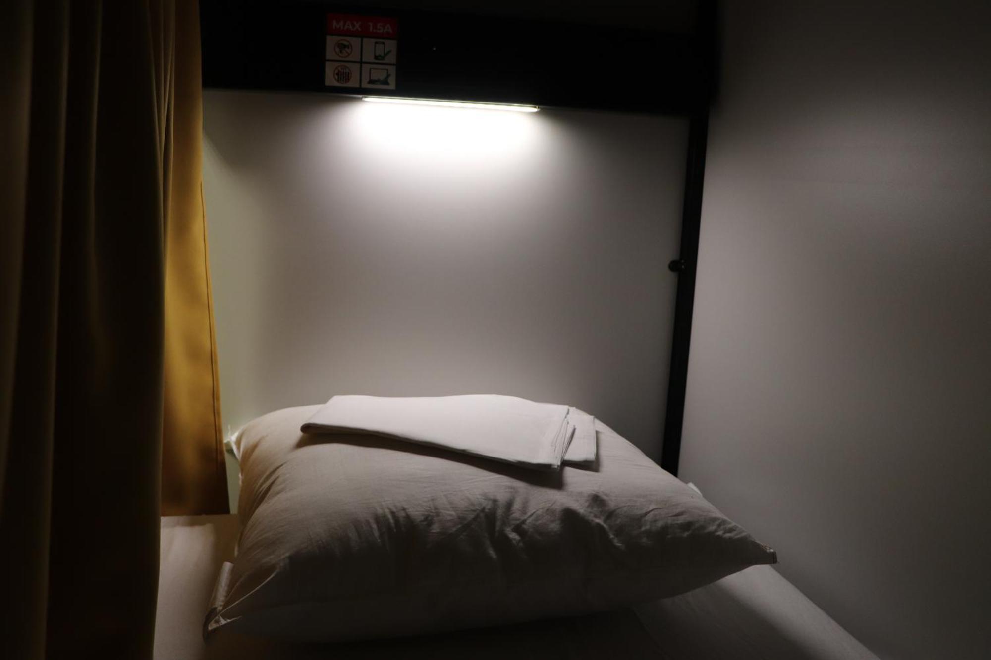Hi Jacques Brel Hostel Brussels Luaran gambar